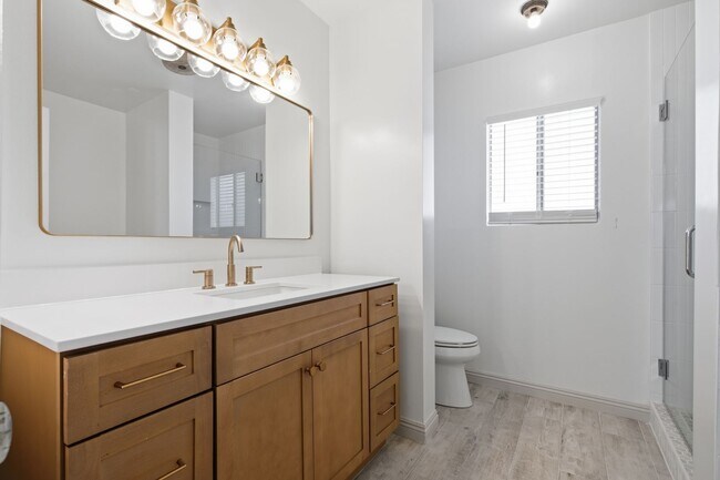 Building Photo - Prime L.A. Location Steps from Beverly Hills | 2 BR / 2.5 BA Home-Like Condo