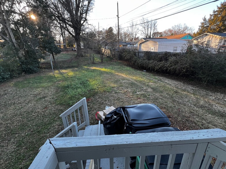 Building Photo - Room in House on Bilmark Ave
