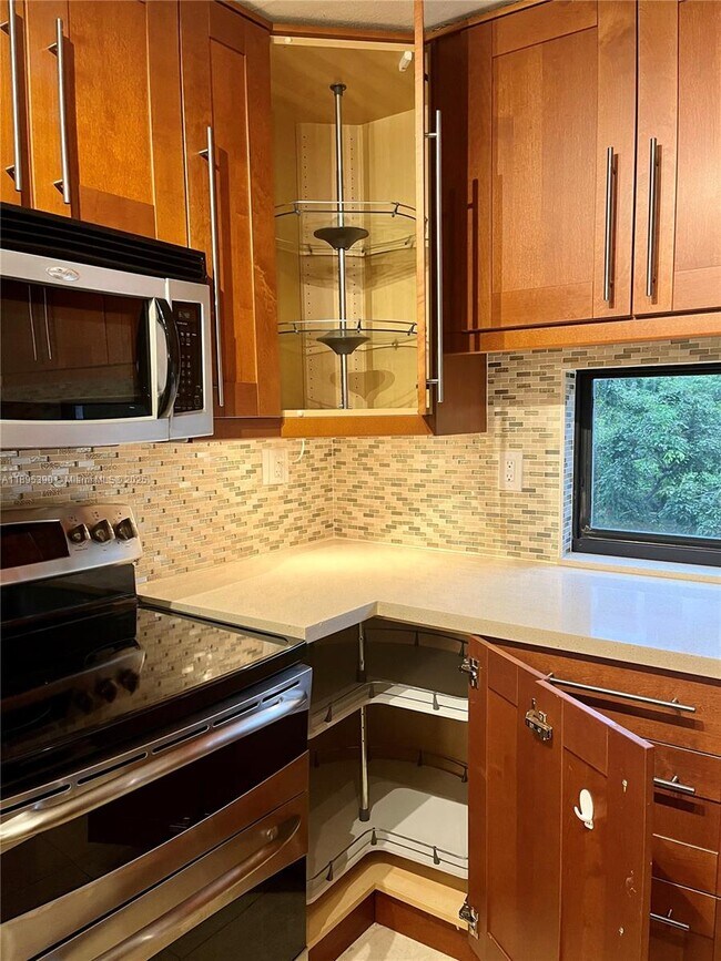 Building Photo - 16919 N Bay Rd