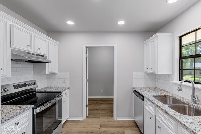 Building Photo - Check Out this 3 bed 2 bath in North Shreveport!