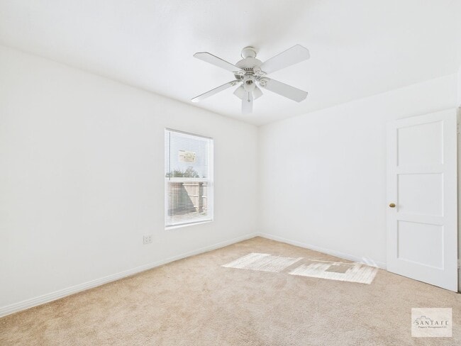 Building Photo - Cute Centrally Located Single Family Home Available Now!