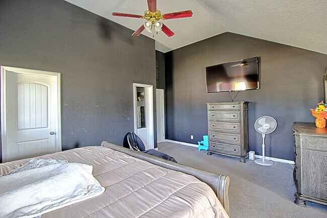 Building Photo - 335 Archie Way