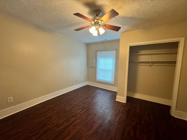 Building Photo - 2 Bedroom Home in Castlewood!