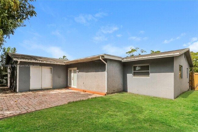 Building Photo - 628 SW 18th Ave