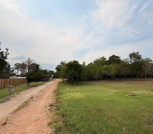 Building Photo - 200 Texas Oak Dr