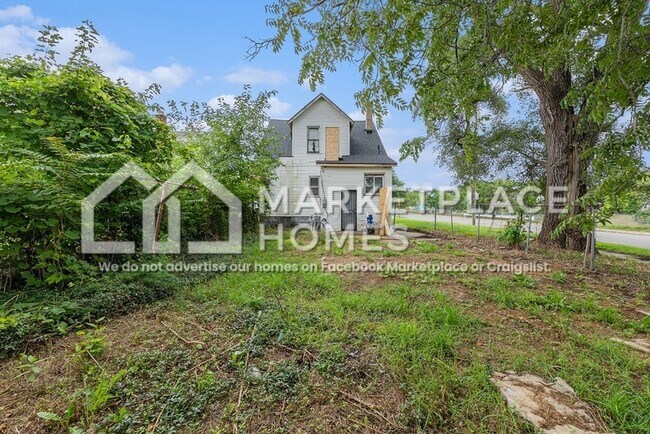 Building Photo - 15457 Cloverlawn Ave