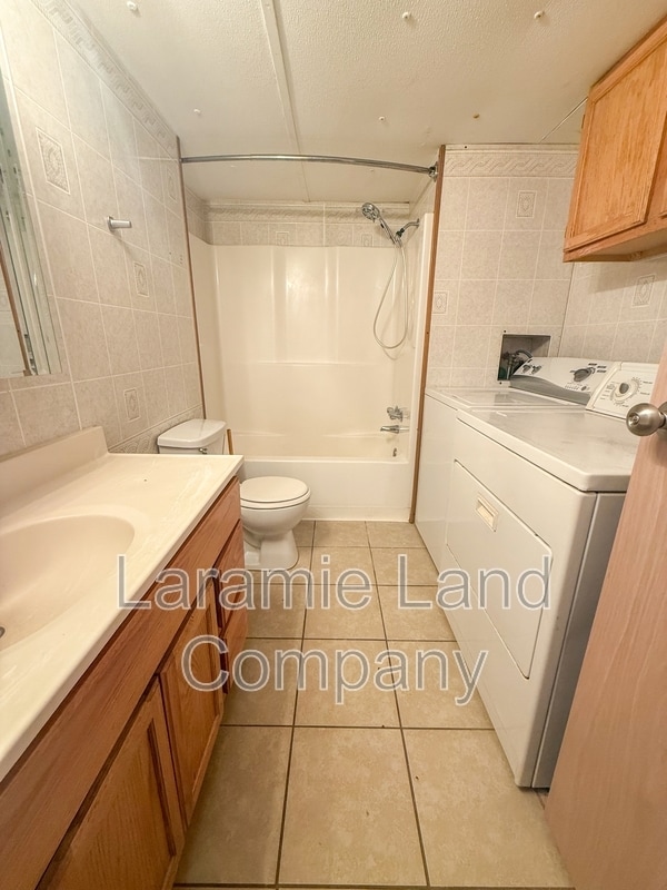 Building Photo - 2166 W Wyoming Ave