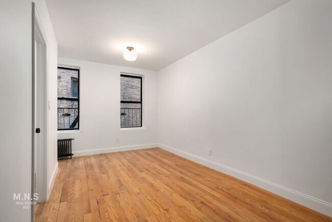 Building Photo - 104 Eighth Avenue