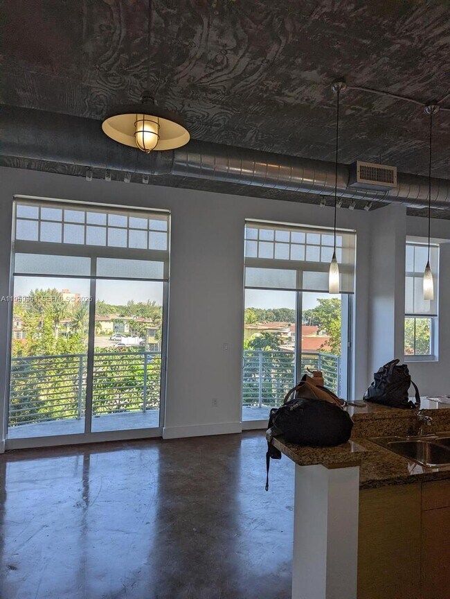 Building Photo - 1789 NE Miami Gardens Dr