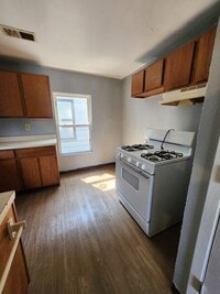 Building Photo - Upper 2 bedroom unit