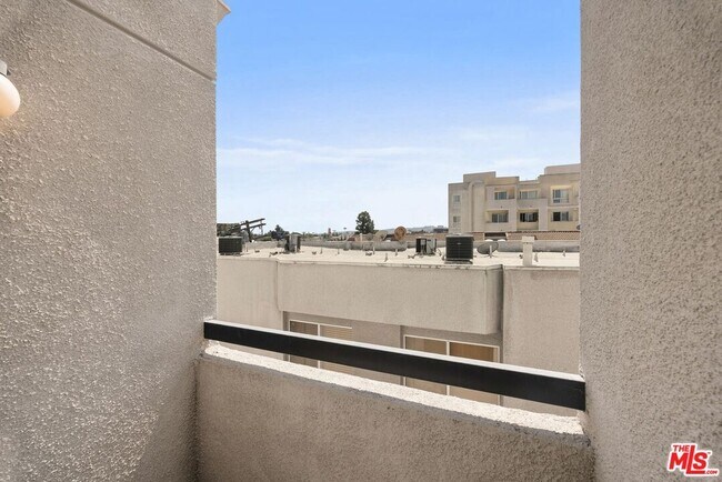 Building Photo - 1240 S Corning St