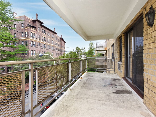 Apt. 2H Terrace - 5 Schenck Ave