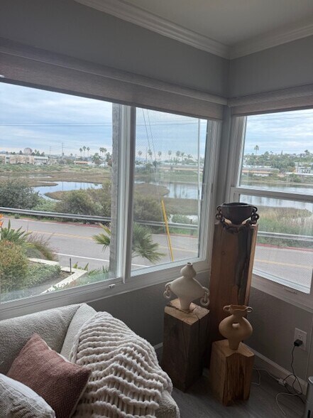 Building Photo - 2828 Famosa Blvd