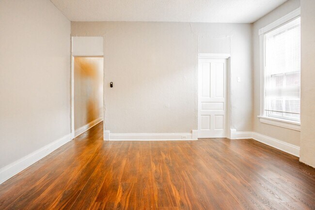 Building Photo - Henrietta Pl