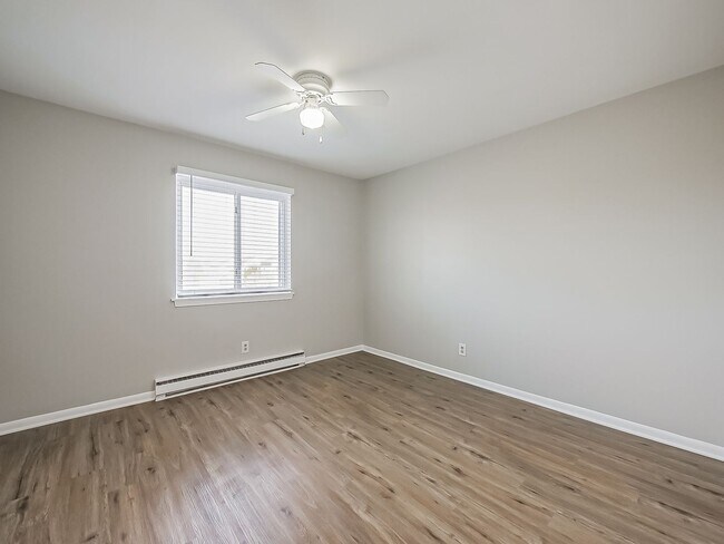 Building Photo - 825 S Grand Ave