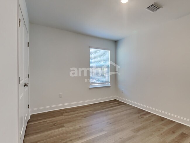 Building Photo - 319 Calla Lily Ct