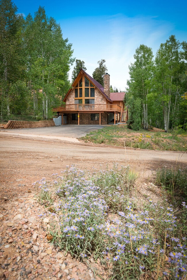 Building Photo - 656 Aspen Dr