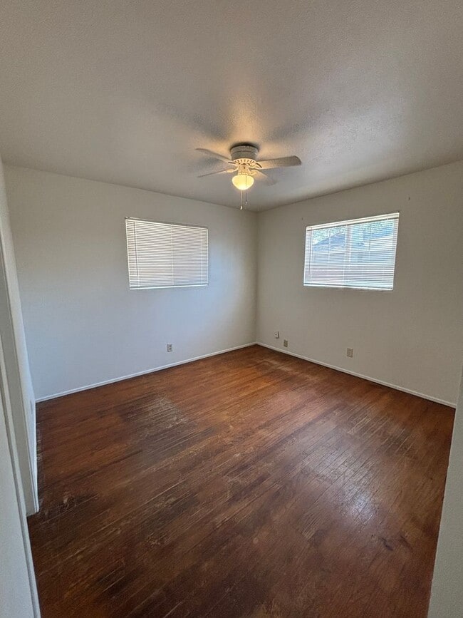 Building Photo - Spacious 3BD/2BA Home with Great Features!