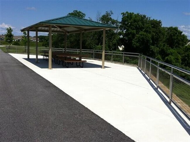 Building Photo - Modern 3 Bedroom Townhome with Garage & Outdoor Amenities!