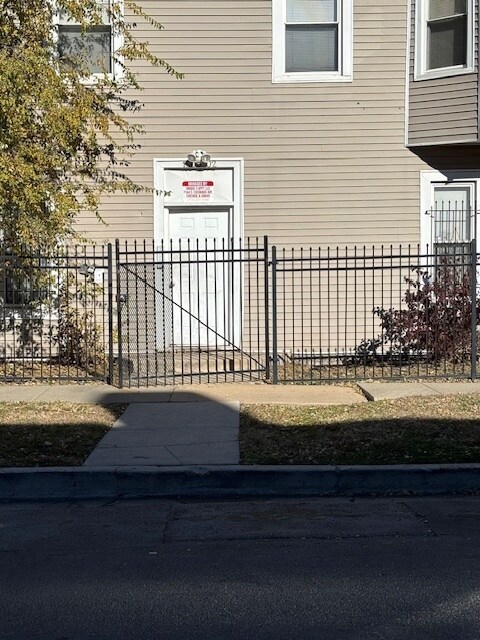 Building Photo - 1500 E 73rd St