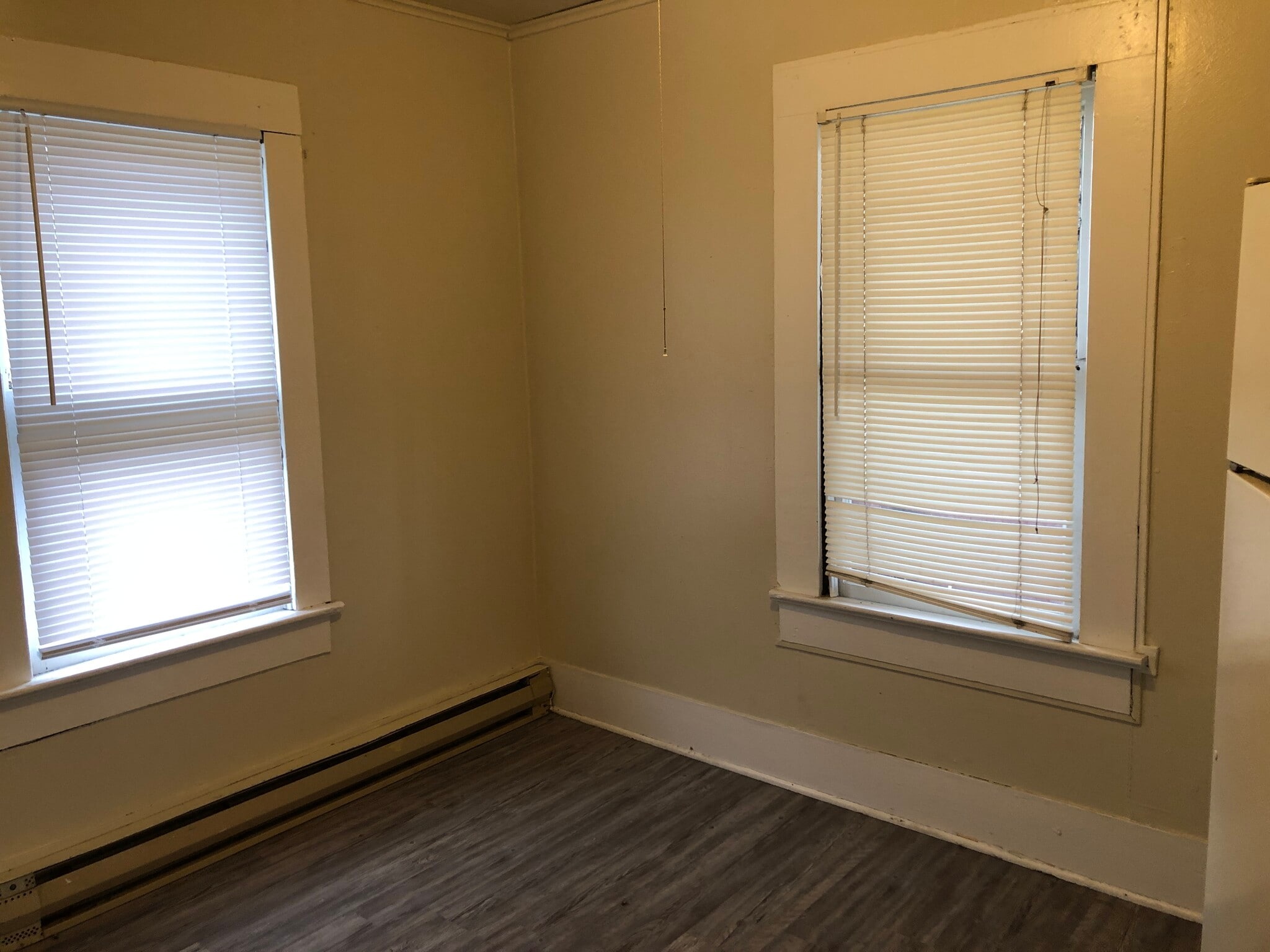 Building Photo - 400 NE Oak St