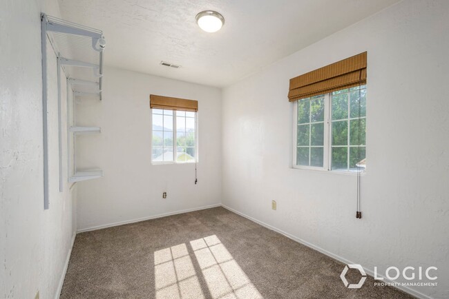 Building Photo - Great Family Home in Excellent Sugar House...