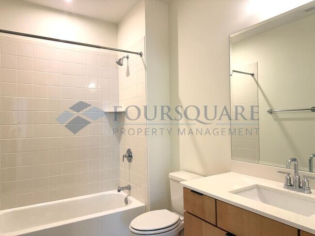 Building Photo - Beautiful  3-Bedroom Home with Loft, Screened Deck & Fenced Backyard – Convenient to Duke Univers...