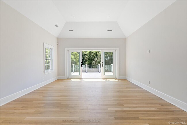 Building Photo - 42 Mamaroneck Rd