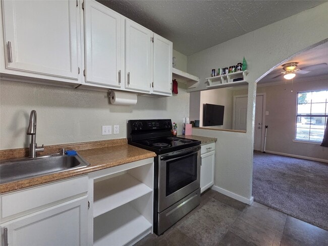 Building Photo - 10209 Palestine St