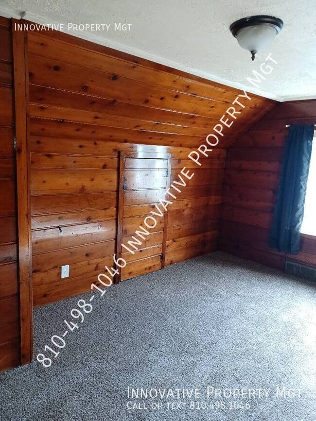 Building Photo - 3087 Hatherly Ave