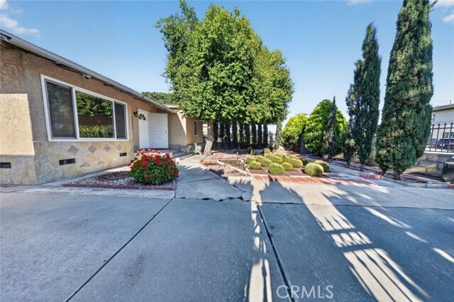 Building Photo - 11407 Delano St