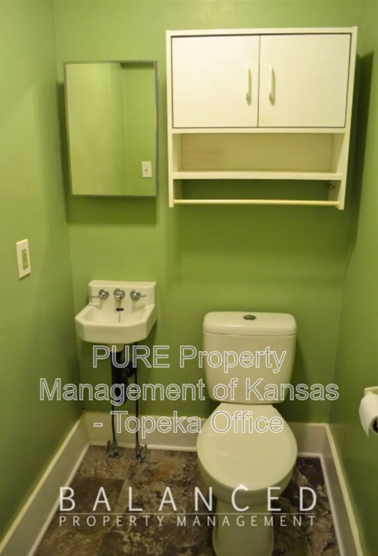 Building Photo - 2910 SW 17th St