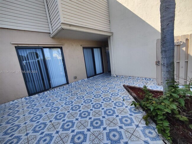 Building Photo - 616 Executive Center Dr