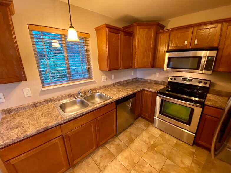 Building Photo - 3809 Cliffside Dr