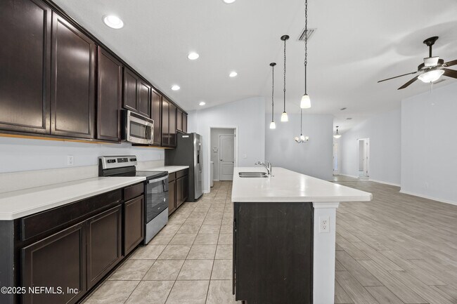 Building Photo - 2772 Bluff Estate Way