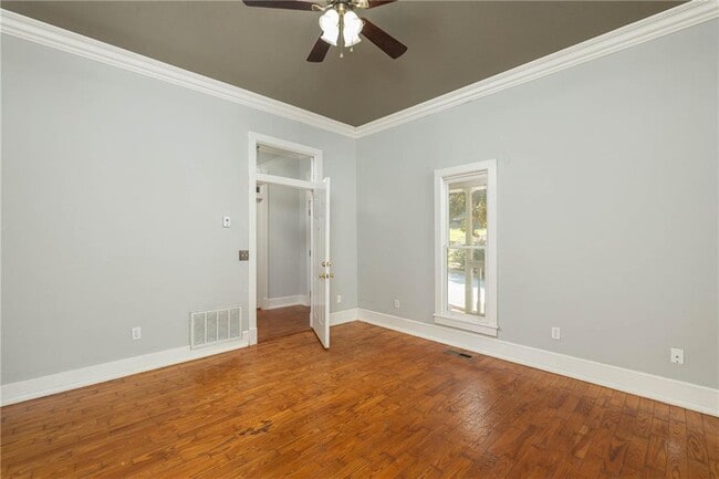 Building Photo - 347 Rollston Ave