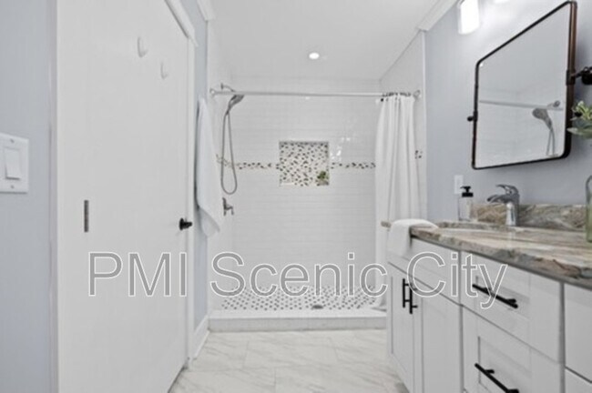 Building Photo - 3813 Pennsylvania Ave