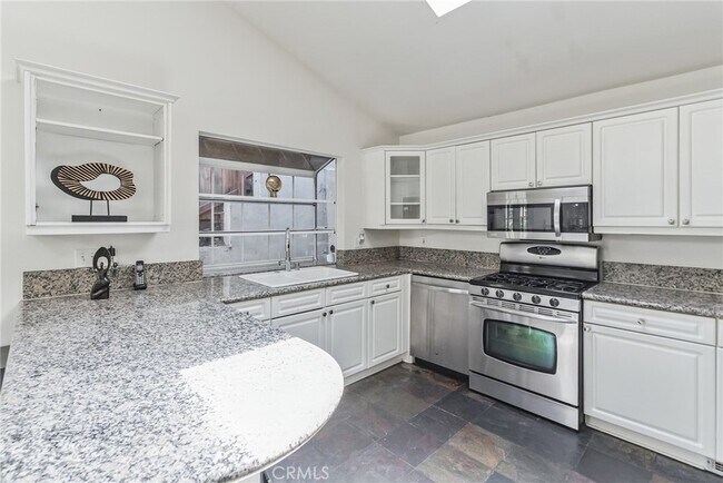 Building Photo - 8032 Willow Glen Rd