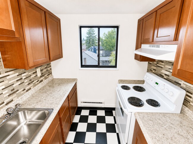 Interior Photo - FOUNTAIN SQUARE APARTMENTS -- 008