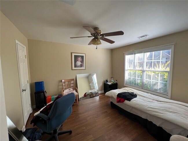 Building Photo - 3024 Lexington Ave