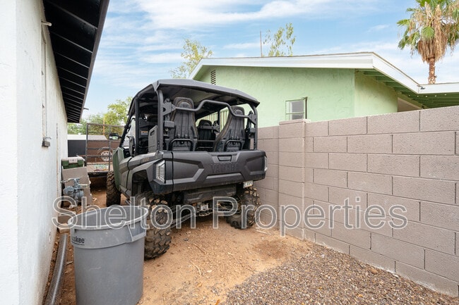 Building Photo - 1731 W Highland Ave