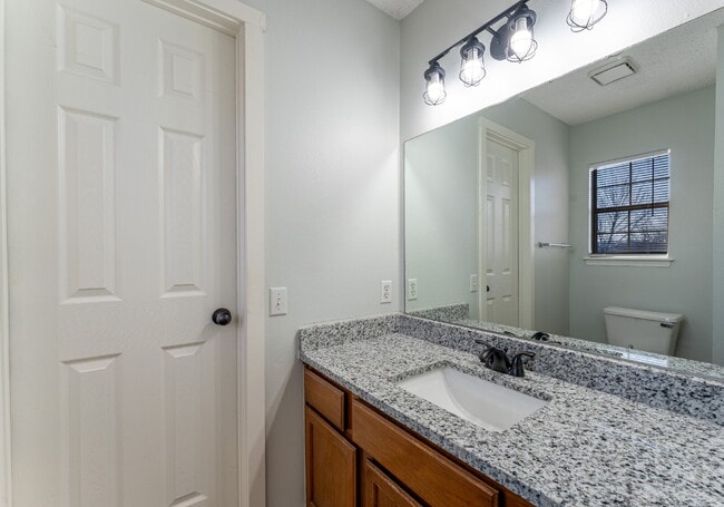 Building Photo - "Charming 2-Bed, 2-Bath Retreat with Grani...