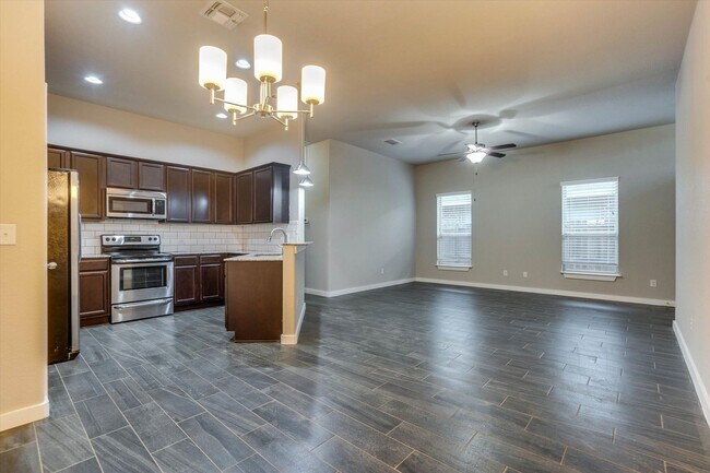 Building Photo - 130 Hidden Springs Dr