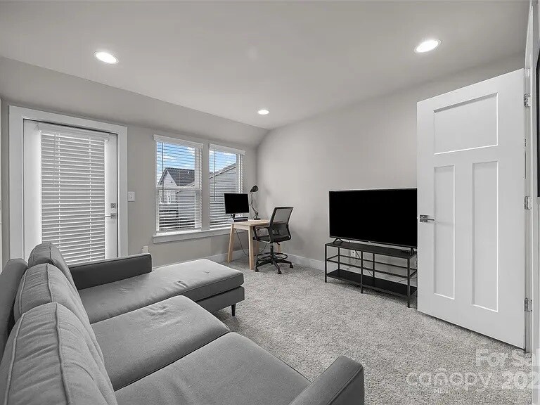 Building Photo - 4127 Bryant Terraces Dr