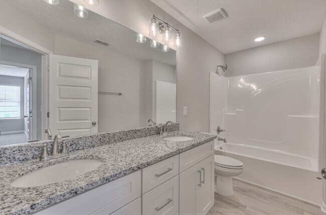 Building Photo - Newly Built 3 Bed 2.5 Bath Townhome in Tullahoma