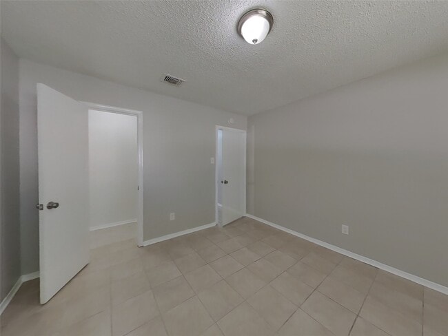 Building Photo - 20118 Misty Pines Dr