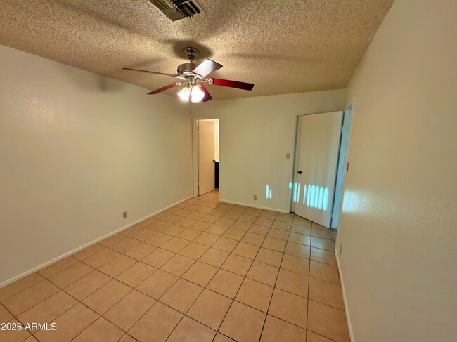 Building Photo - 9033 W Elm St