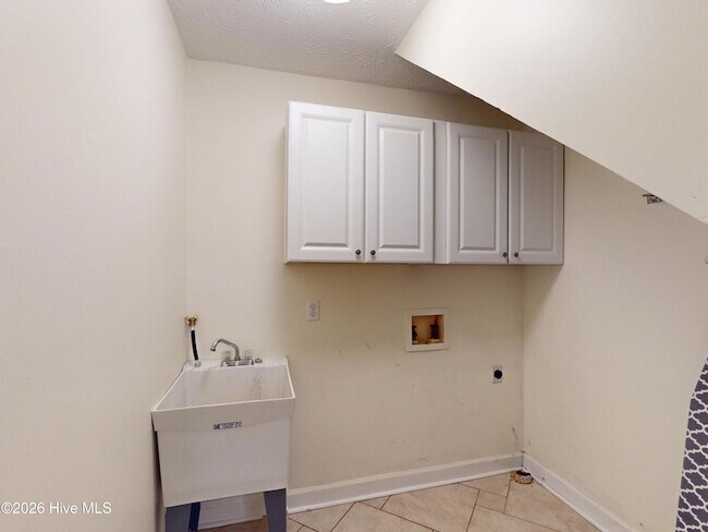 Building Photo - 464 Summerlea Dr