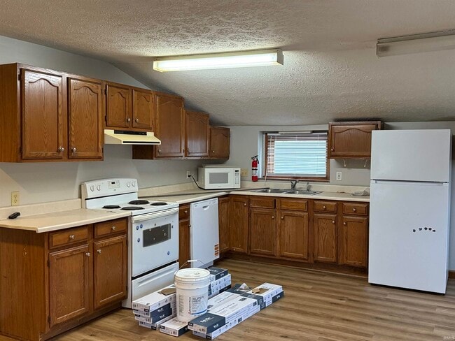 Building Photo - 1024 W Country Club Dr