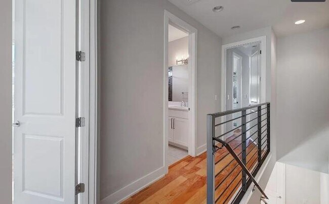 Building Photo - 1211 Cometa St